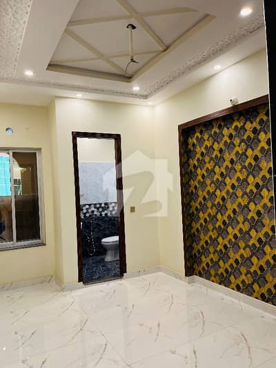سبزہ زار سکیم لاہور میں 4 کمروں کا 4 مرلہ مکان 2.3 کروڑ میں برائے فروخت۔