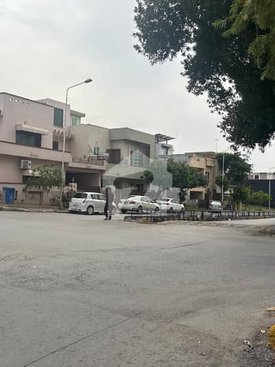 Lake View 10 Marla Plot For Sale Premium Location 1.85 Crore