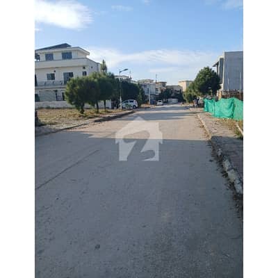 12 Marla Top Heighted Back Open Plot For Sale