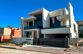1.5 Kanal Luxurious House With Swimming Pool Lawn And Cinema Theater For Sale