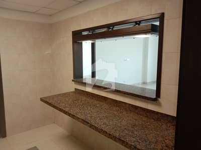 EMAAR 0CEANFRONT PEARL TOWERS 2BED SEAFACING AVALIABLE FOR RENT.