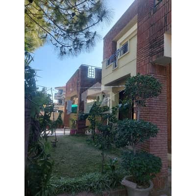 ایف ۔ 10/2 ایف ۔ 10,اسلام آباد میں 6 کمروں کا 1 کنال مکان 24.0 کروڑ میں برائے فروخت۔