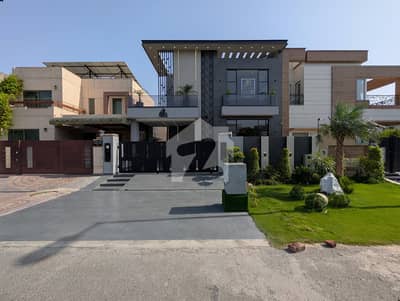 SYED BROTHERS PROUDLY OFFERS: 10-Marla Elegant And Fully Maintained Modern Bungalow with Basement Is Available In The Best Block Of DHA Lahore.