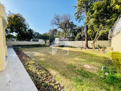 Prime Location Excellent Plot For Sale Size 50x90=500sqyds CDA Transfer Single Owner-