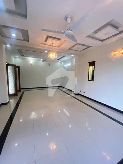 BEAUTIFUL UPPER PORTION FOR RENT