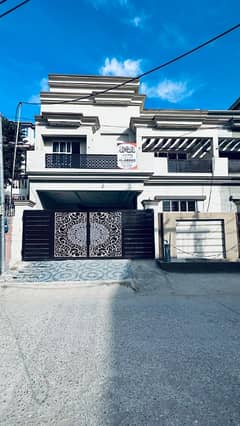 10 Marla Brand New House Available For Sale.