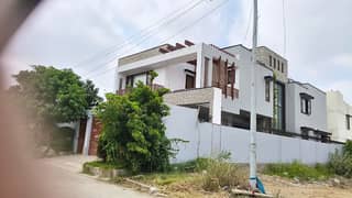 ڈی ایچ اے فیز 8 ڈی ایچ اے ڈیفینس,کراچی میں 5 کمروں کا 1 کنال مکان 20.0 کروڑ میں برائے فروخت۔