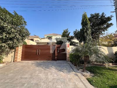 بش ایگزیکٹو ولاز ملتان میں 6 کمروں کا 1 کنال مکان 6.5 کروڑ میں برائے فروخت۔