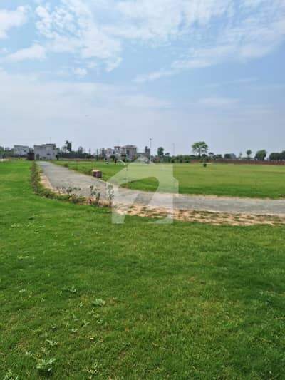 بینکرس ایوینیو کوآپریٹو ہاؤسنگ سوسائٹی لاہور میں 1 کنال رہائشی پلاٹ 1.35 کروڑ میں برائے فروخت۔