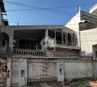 Demolishable Bungalow For Sale 200 Sqyd Just Like A Plot