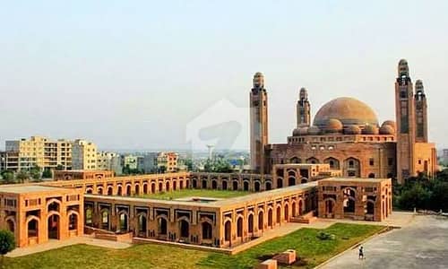 گالف ویو ریزیڈنسیا - فیز 1 گالف ویو ریذڈینشیاء,بحریہ ٹاؤن,لاہور میں 1 کنال رہائشی پلاٹ 2.35 کروڑ میں برائے فروخت۔