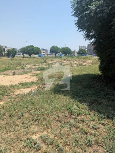 ڈی ایچ اے فیز9 پریزم ڈی ایچ اے ڈیفینس,لاہور میں 1 کنال رہائشی پلاٹ 3.1 کروڑ میں برائے فروخت۔