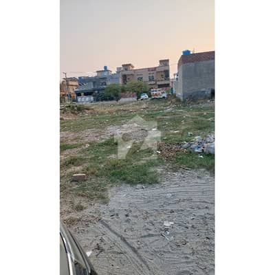 9 Marla Commercial Plot Available For Sale