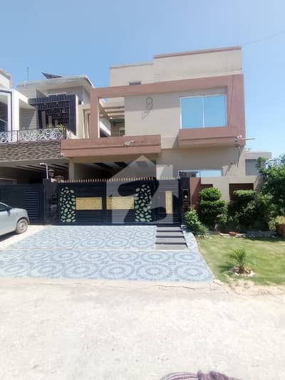 10 Marla House In LDA Avenue For Sale At Good Location