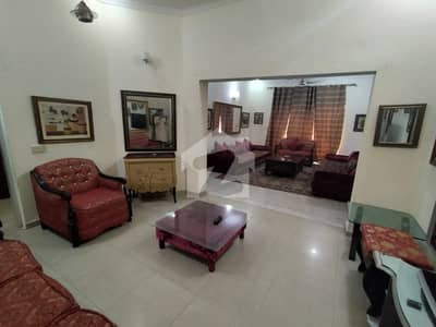 گارڈن ٹاؤن لاہور میں 4 کمروں کا 12 مرلہ مکان 1.8 لاکھ میں کرایہ پر دستیاب ہے۔