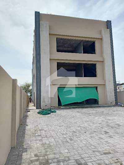 ڈیفینس روڈ لاہور میں 1 کنال Studio عمارت 8.5 لاکھ میں کرایہ پر دستیاب ہے۔