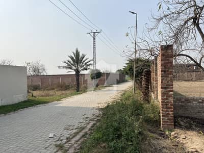 تھیٹر لاہور میں 3 کنال رہائشی پلاٹ 1.8 کروڑ میں برائے فروخت۔