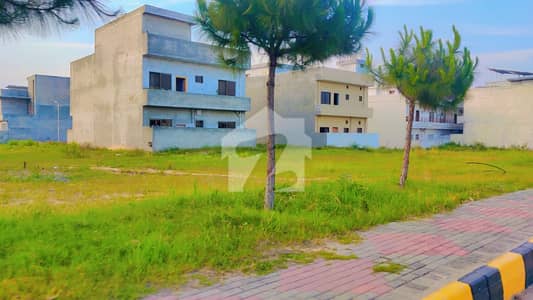 UNIVERSITY TOWN BLOCK A SIZE 5 MARLA PLOT FOR SALE ON GOOD LOCATION FIRST COME FIRST AVIL THIS BIG OPERTUINTY