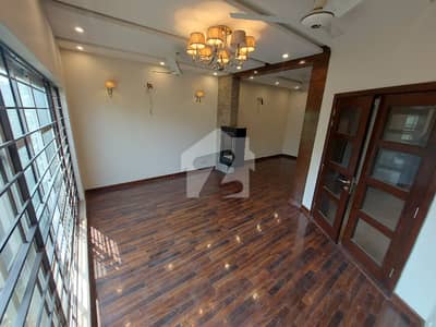 ڈی ایچ اے فیز 6 ڈیفنس (ڈی ایچ اے),لاہور میں 4 کمروں کا 10 مرلہ مکان 2.45 لاکھ میں کرایہ پر دستیاب ہے۔
