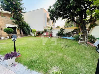Offering A 1000 Square Yard Spacious House Available For Rent