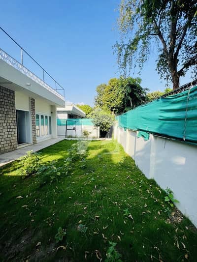 ایف ۔ 8 اسلام آباد میں 5 کمروں کا 1 کنال مکان 23.5 کروڑ میں برائے فروخت۔ ایف ۔ 8 اسلام آباد میں 5 کمروں کا 1 کنال مکان 23.5 کروڑ میں برائے فروخت۔
