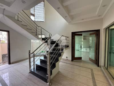 Elegant 2 Kanal House with Big Parking