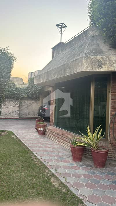 ڈی ایچ اے فیز 2 - بلاک ایس فیز 2,ڈیفنس (ڈی ایچ اے),لاہور میں 6 کمروں کا 2 کنال مکان 16.0 کروڑ میں برائے فروخت۔