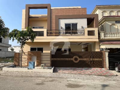 ٹاپ سٹی 1 - بلاک ڈی ٹاپ سٹی 1,اسلام آباد میں 5 کمروں کا 10 مرلہ مکان 4.35 کروڑ میں برائے فروخت۔