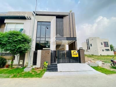 DHA Phase 9 Town Beautiful 5 Marla House For Sale  Beautiful & Well-Maintained 5 Marla House  DHA Phase 9 Town, Lahore  Demand: 270 Lac (2 Crore 70 Lac)  Prime Location  Modern Design & Quality Finishing  Ideal for Family Living  Secure & Peaceful Environment  Easy Access to Main Roads & Daily Amenities Serious Buyers Contact: