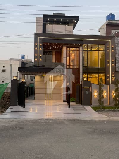 10 Marla Modern Design House Available For Sale Prime Location Solid Construction All Facilities Available Here. . .