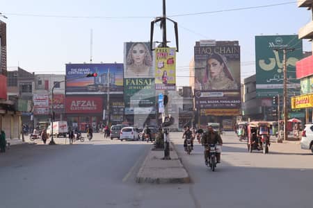 جھنگ روڈ فیصل آباد میں 1 کمرے کا 1 مرلہ دکان 1.71 کروڑ میں برائے فروخت۔