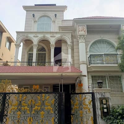 بحریہ ٹاؤن جینیپر بلاک بحریہ ٹاؤن سیکٹر سی,بحریہ ٹاؤن,لاہور میں 5 کمروں کا 10 مرلہ مکان 3.0 لاکھ میں کرایہ پر دستیاب ہے۔