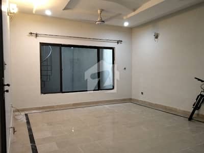 ای ۔ 11/4 ای ۔ 11,اسلام آباد میں 2 کمروں کا 10 مرلہ زیریں پورشن 75.0 ہزار میں کرایہ پر دستیاب ہے۔
