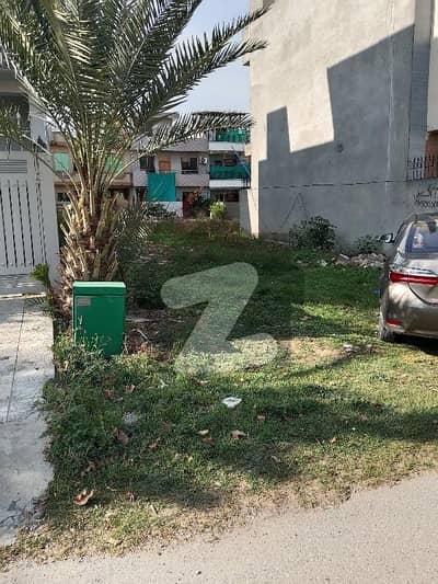 ڈی ۔ 12 اسلام آباد میں 4 مرلہ رہائشی پلاٹ 3.4 کروڑ میں برائے فروخت۔