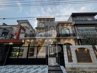 G BLOCK 10 MARLA BEAUTIFUL DOUBLE STOREY FACING PARK HOUSE FOR SALE