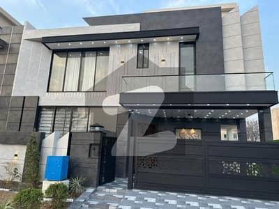 بینکرس ایوینیو کوآپریٹو ہاؤسنگ سوسائٹی لاہور میں 5 کمروں کا 10 مرلہ مکان 3.95 کروڑ میں برائے فروخت۔