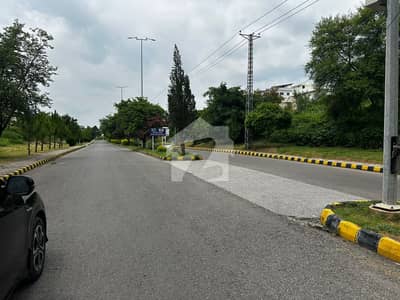 نیول اینکریج اسلام آباد میں 2 کنال رہائشی پلاٹ 6.3 کروڑ میں برائے فروخت۔