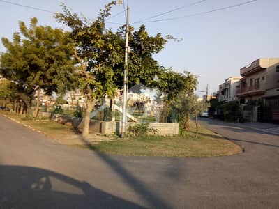 10 Marla Best Location Near Park, Mosque, Market And Main Road Plot For Sale 10 Marla Best Location Near Park, Mosque, Market And Main Road Plot For Sale