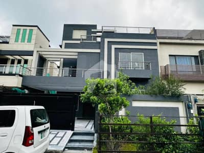 10 Marla Beautiful Owner Built House For Sale 10 Marla Beautiful Owner Built House For Sale