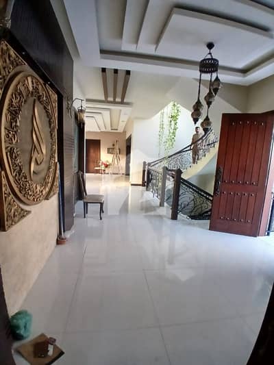 500 Yard Bungalow For Rent in Phase 8