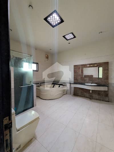 500 Yard Bungalow Available For Rent in Phase 6