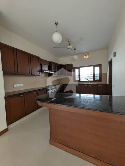 500 Yard Bungalow For Rent in Phase 6