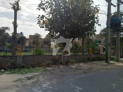 10 Marla Ideal Builder Location Near Park, Mosque, Market Plot For Sale