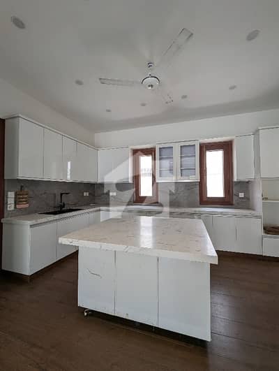 500 Yard Bungalow For Rent In Phase 6