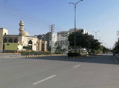 Stunning 12 Marla Flat In Askari 11 Available