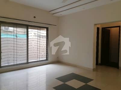House Sized 10 Marla Is Available For sale In Askari 11