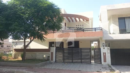 10 MARLA 4 BEDROOM HOUSE WITH BASMENT HALL FOR SALE