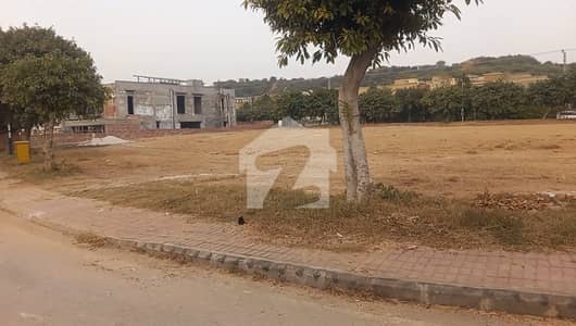 بحریہ گرینز۔ اوورسیز انکلیو - سیکٹر 1 بحریہ گرینز۔ اوورسیز انکلیو,بحریہ ٹاؤن فیز 8,بحریہ ٹاؤن راولپنڈی,راولپنڈی میں 4 کنال رہائشی پلاٹ 7.8 کروڑ میں برائے فروخت۔