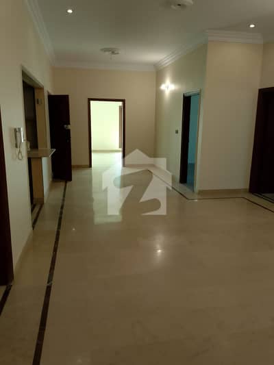 Well Maintained 400 Square Yards Ground Plus 1st Floor House Available For Sale At Gulshan-E-Iqbal Block 6 Well Maintained 400 Square Yards Ground Plus 1st Floor House Available For Sale At Gulshan-E-Iqbal Block 6