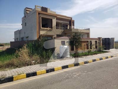 1 Kanal House For Sale On Main Bullevard Of The Town. 1 Kanal House For Sale On Main Bullevard Of The Town.